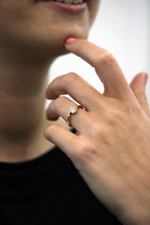 Fairtrade 18ct Yellow Gold Solitaire Cross Over Engagement Ring